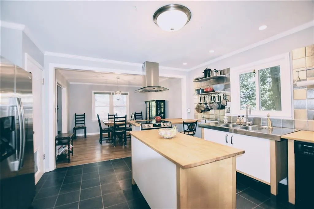 375 Elden Drive, Sandy Springs, Georgia 30342, 3 Bedrooms Bedrooms, ,2 BathroomsBathrooms,Residential,Sold,375 Elden Drive,5867749