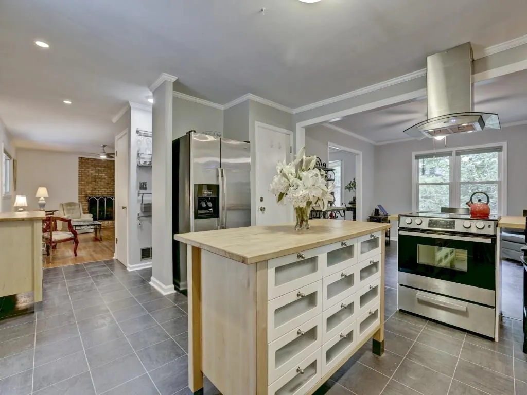 375 Elden Drive, Sandy Springs, Georgia 30342, 3 Bedrooms Bedrooms, ,2 BathroomsBathrooms,Residential,Sold,375 Elden Drive,5867749