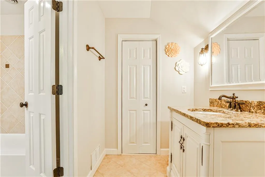 125 Old Campus Court, Atlanta, Georgia 30328, 5 Bedrooms Bedrooms, ,3 BathroomsBathrooms,Residential,Sold,125 Old Campus Court,7137683