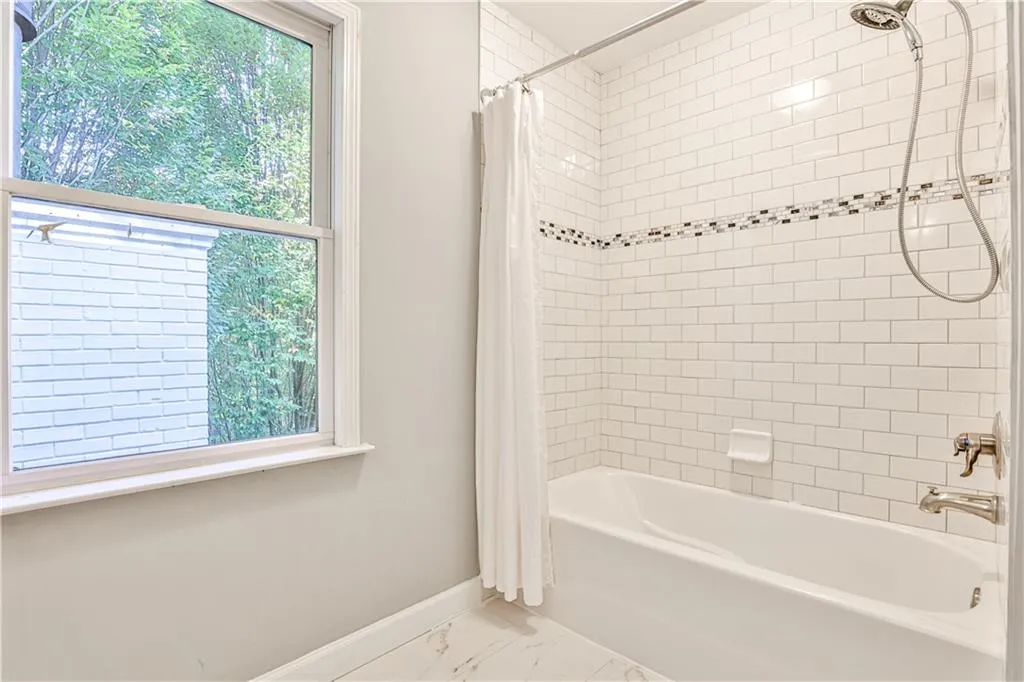 125 Old Campus Court, Atlanta, Georgia 30328, 5 Bedrooms Bedrooms, ,3 BathroomsBathrooms,Residential,Sold,125 Old Campus Court,7137683