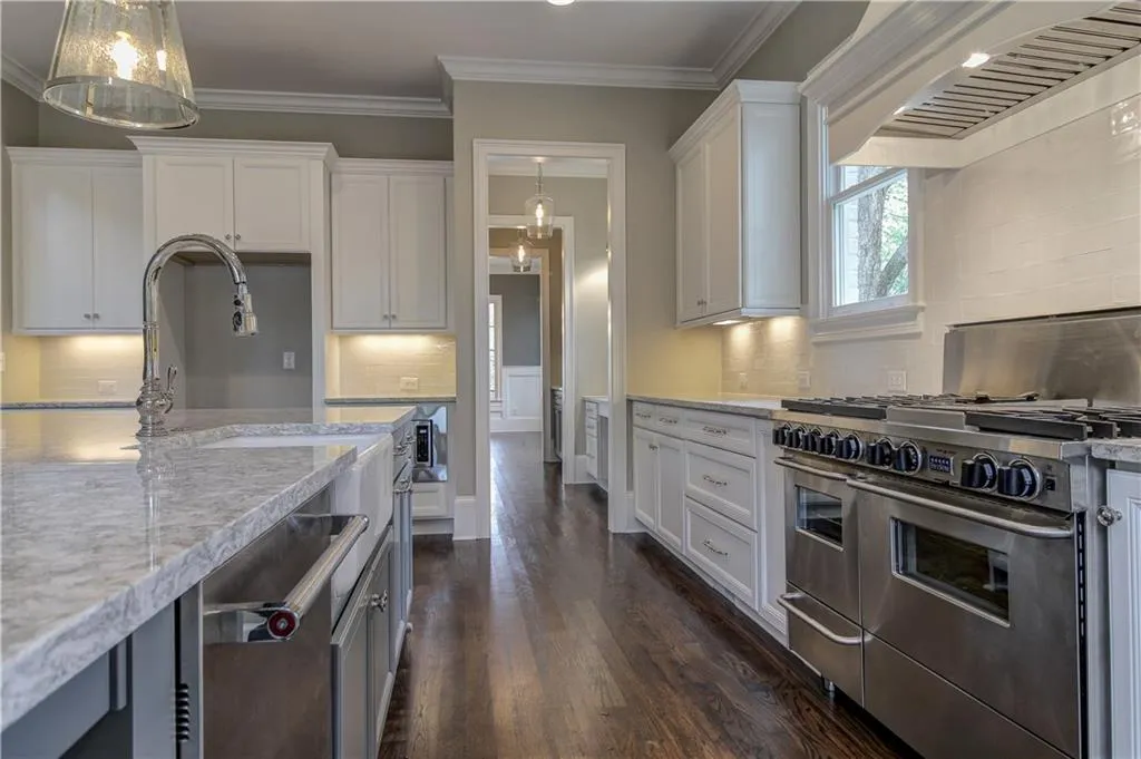 23 Long Island Place, Sandy Springs, Georgia 30328, 4 Bedrooms Bedrooms, ,3 BathroomsBathrooms,Residential,Sold,23 Long Island Place,5667723