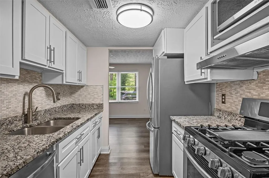 8903 Roberts Drive, Sandy Springs, Georgia 30350, 2 Bedrooms Bedrooms, ,2 BathroomsBathrooms,Residential,Sold,8903 Roberts Drive,7204250