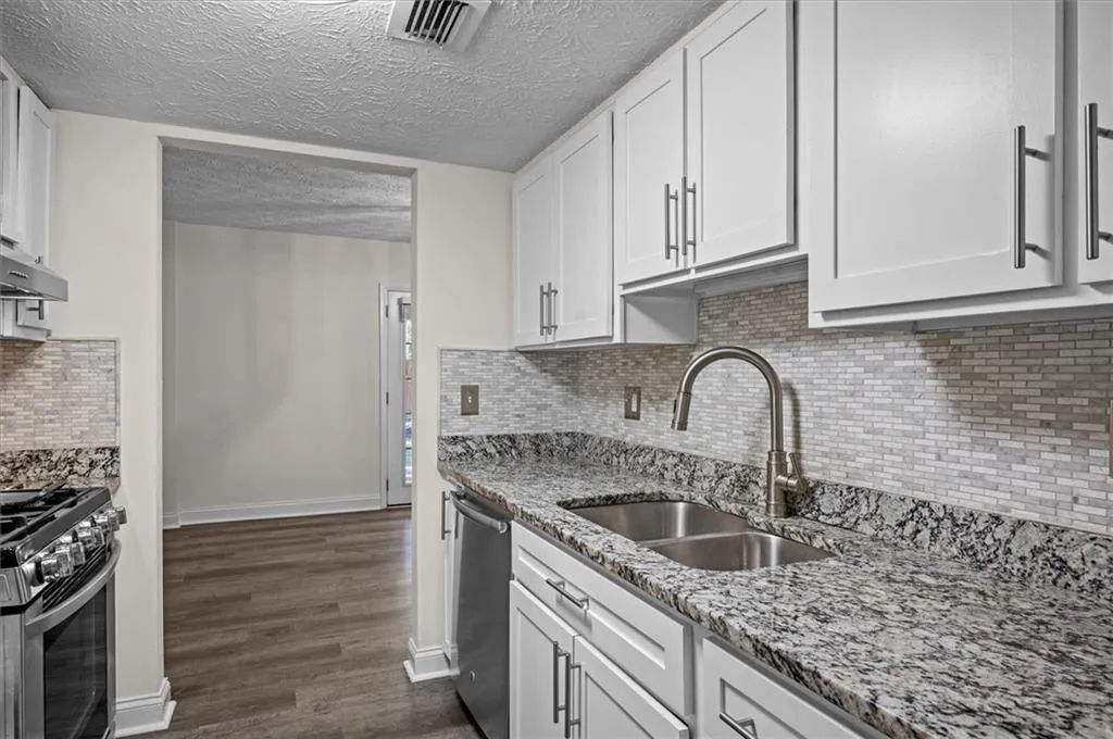 8903 Roberts Drive, Sandy Springs, Georgia 30350, 2 Bedrooms Bedrooms, ,2 BathroomsBathrooms,Residential,Sold,8903 Roberts Drive,7204250