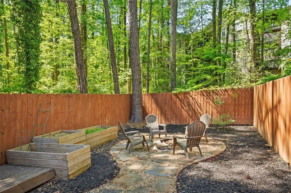 8903 Roberts Drive, Sandy Springs, Georgia 30350, 2 Bedrooms Bedrooms, ,2 BathroomsBathrooms,Residential,Sold,8903 Roberts Drive,7204250