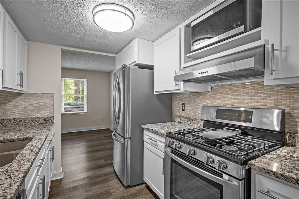 8903 Roberts Drive, Sandy Springs, Georgia 30350, 2 Bedrooms Bedrooms, ,2 BathroomsBathrooms,Residential,Sold,8903 Roberts Drive,7204250