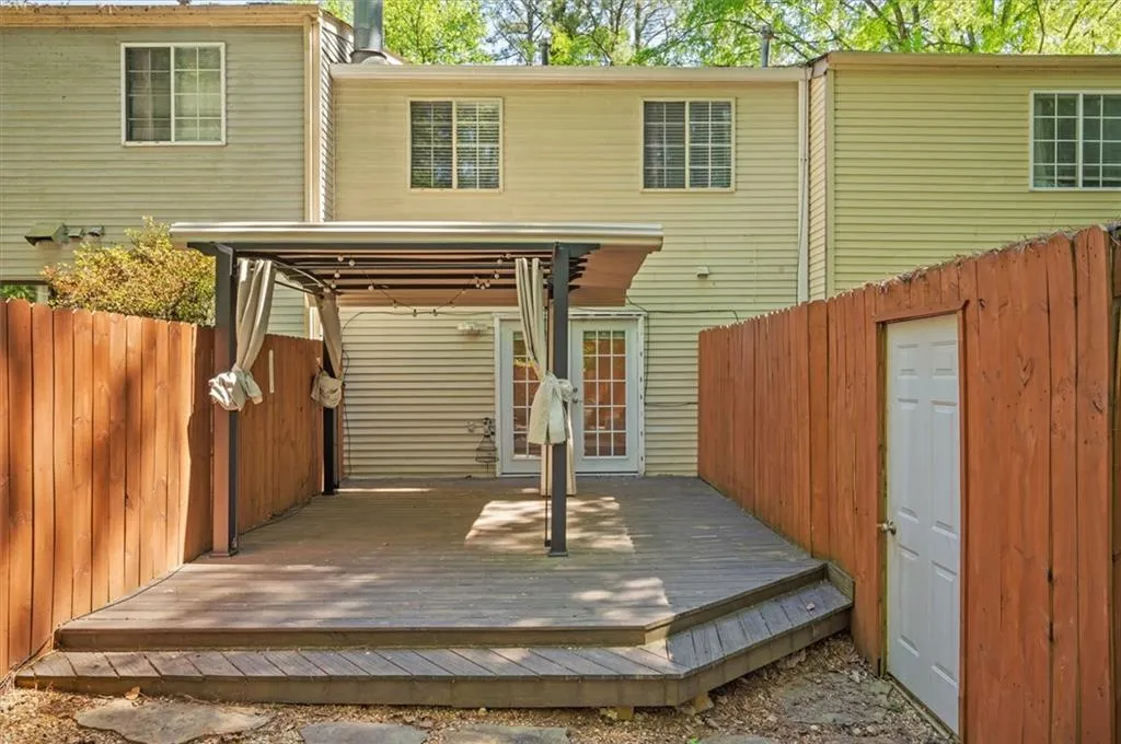 8903 Roberts Drive, Sandy Springs, Georgia 30350, 2 Bedrooms Bedrooms, ,2 BathroomsBathrooms,Residential,Sold,8903 Roberts Drive,7204250