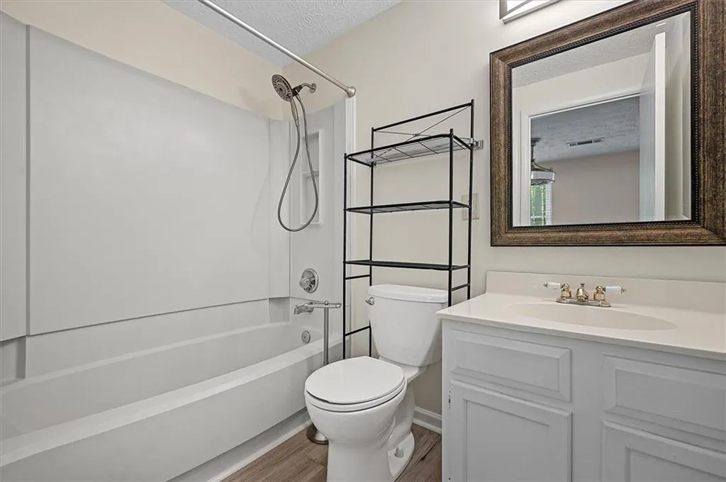 8903 Roberts Drive, Sandy Springs, Georgia 30350, 2 Bedrooms Bedrooms, ,2 BathroomsBathrooms,Residential,Sold,8903 Roberts Drive,7204250