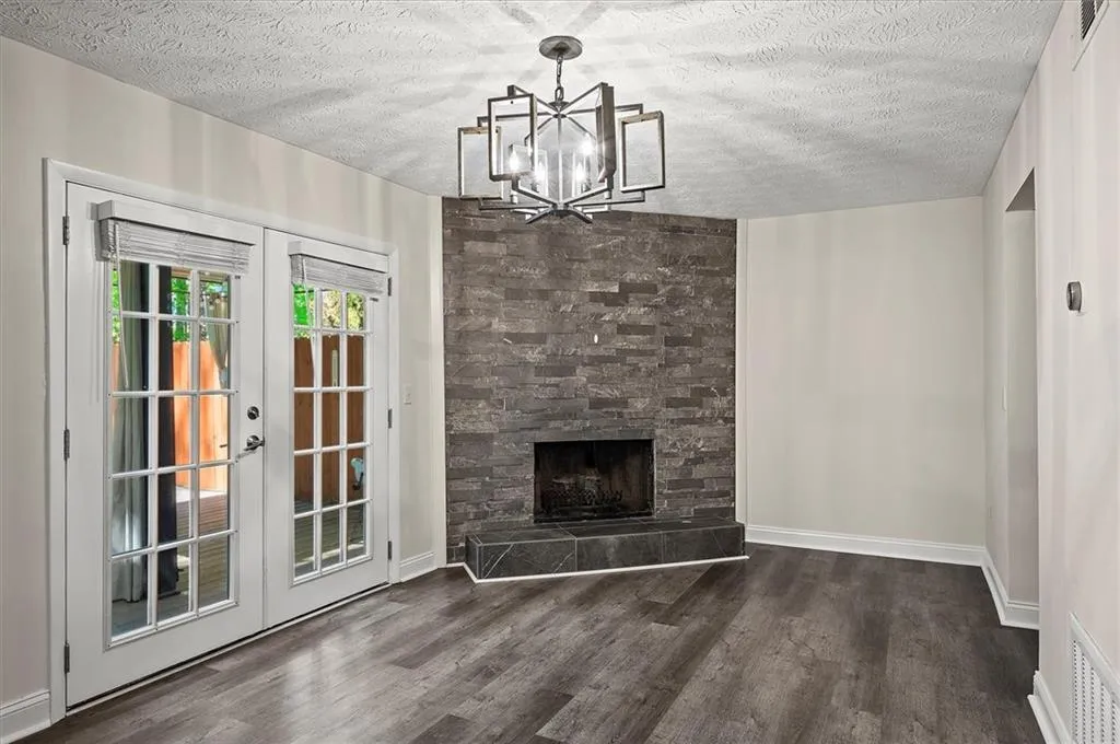 8903 Roberts Drive, Sandy Springs, Georgia 30350, 2 Bedrooms Bedrooms, ,2 BathroomsBathrooms,Residential,Sold,8903 Roberts Drive,7204250