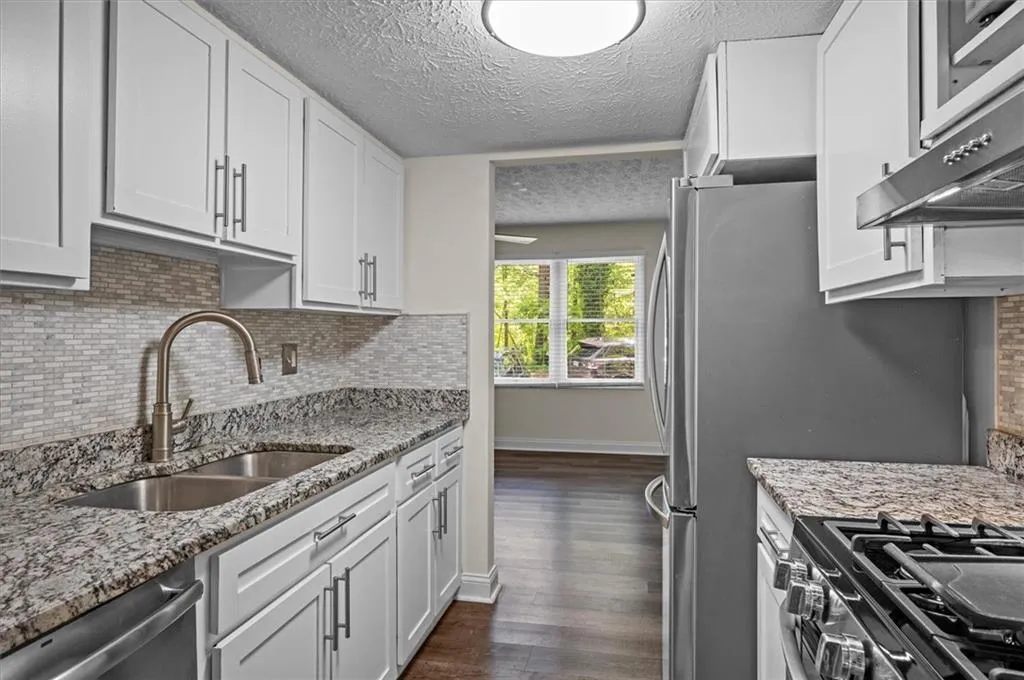 8903 Roberts Drive, Sandy Springs, Georgia 30350, 2 Bedrooms Bedrooms, ,2 BathroomsBathrooms,Residential,Sold,8903 Roberts Drive,7204250