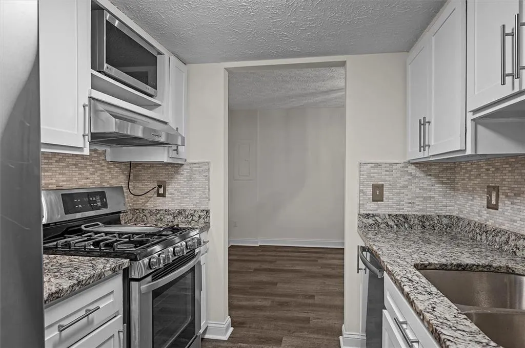 8903 Roberts Drive, Sandy Springs, Georgia 30350, 2 Bedrooms Bedrooms, ,2 BathroomsBathrooms,Residential,Sold,8903 Roberts Drive,7204250