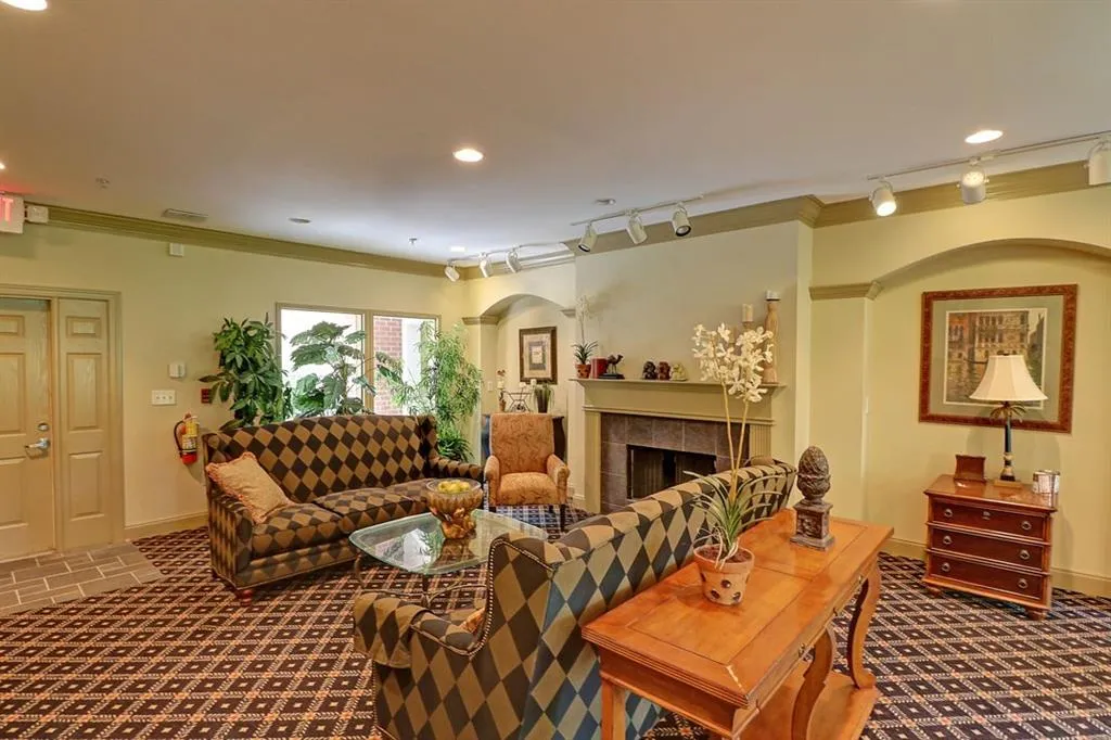 5641 Roswell Road Unit 105, Sandy Springs, Georgia 30342, 2 Bedrooms Bedrooms, ,2 BathroomsBathrooms,Residential,Sold,5641 Roswell Road Unit 105,5860339