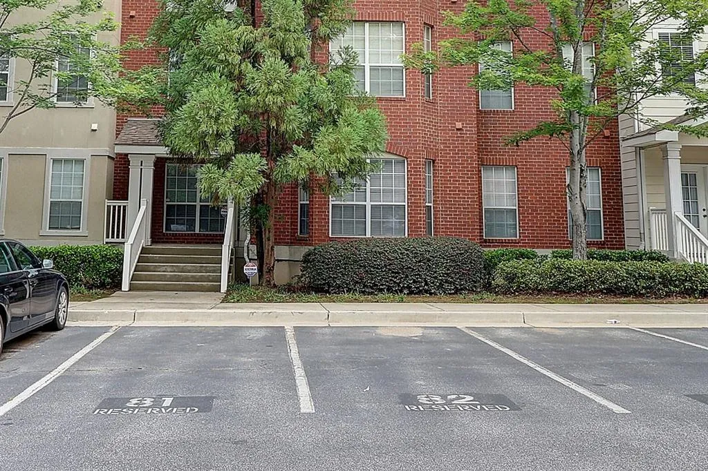 5641 Roswell Road Unit 105, Sandy Springs, Georgia 30342, 2 Bedrooms Bedrooms, ,2 BathroomsBathrooms,Residential,Sold,5641 Roswell Road Unit 105,5860339