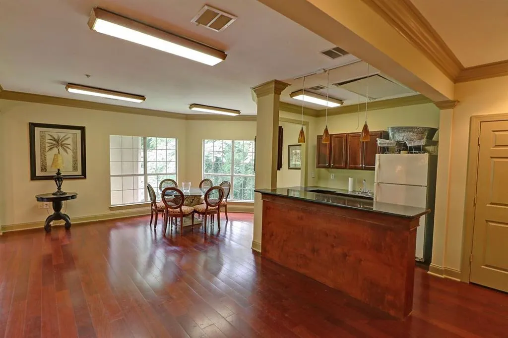 5641 Roswell Road Unit 105, Sandy Springs, Georgia 30342, 2 Bedrooms Bedrooms, ,2 BathroomsBathrooms,Residential,Sold,5641 Roswell Road Unit 105,5860339