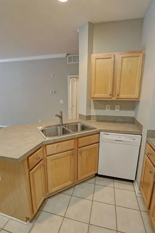 5641 Roswell Road Unit 105, Sandy Springs, Georgia 30342, 2 Bedrooms Bedrooms, ,2 BathroomsBathrooms,Residential,Sold,5641 Roswell Road Unit 105,5860339