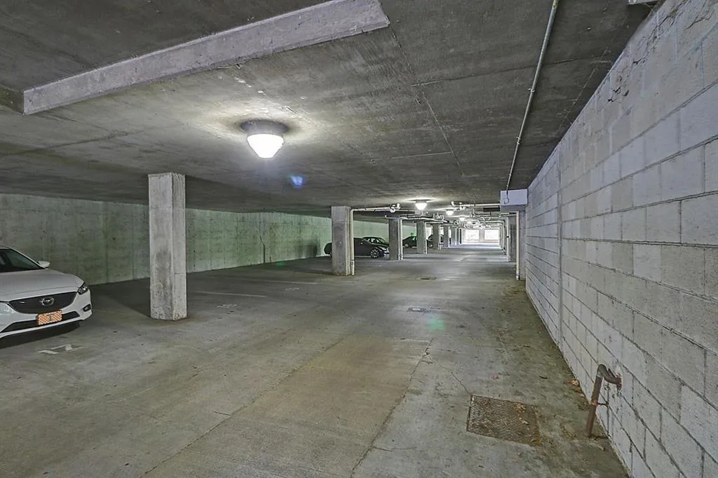 5641 Roswell Road Unit 105, Sandy Springs, Georgia 30342, 2 Bedrooms Bedrooms, ,2 BathroomsBathrooms,Residential,Sold,5641 Roswell Road Unit 105,5860339