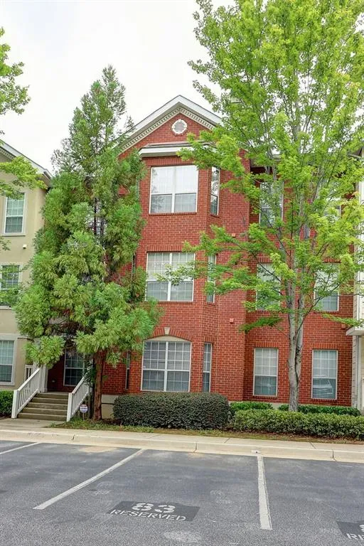 5641 Roswell Road Unit 105, Sandy Springs, Georgia 30342, 2 Bedrooms Bedrooms, ,2 BathroomsBathrooms,Residential,Sold,5641 Roswell Road Unit 105,5860339