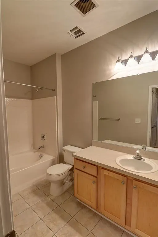 5641 Roswell Road Unit 105, Sandy Springs, Georgia 30342, 2 Bedrooms Bedrooms, ,2 BathroomsBathrooms,Residential,Sold,5641 Roswell Road Unit 105,5860339