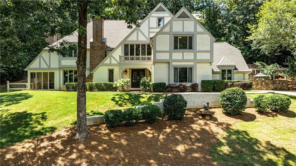 5755 Heards Forest Drive, Atlanta, Georgia 30328, 5 Bedrooms Bedrooms, ,5 BathroomsBathrooms,Residential,For Sale,5755 Heards Forest Drive,7598599