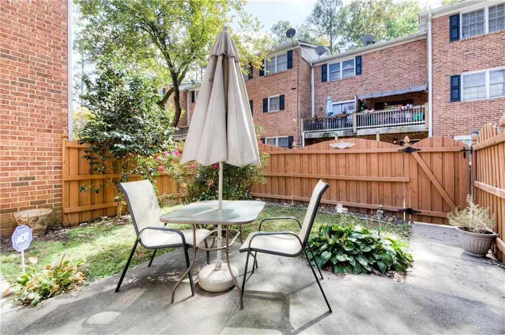 6520 Roswell Road Unit 89, Atlanta, Georgia 30328, 2 Bedrooms Bedrooms, ,1 BathroomBathrooms,Residential,Sold,6520 Roswell Road Unit 89,5918620