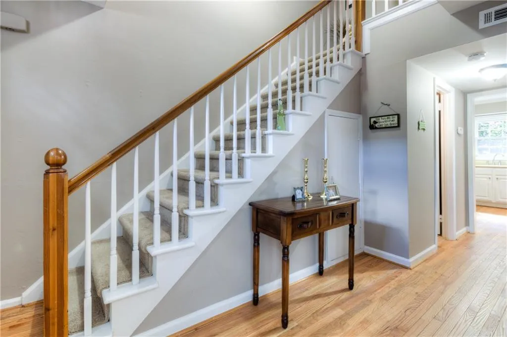 6520 Roswell Road Unit 89, Atlanta, Georgia 30328, 2 Bedrooms Bedrooms, ,1 BathroomBathrooms,Residential,Sold,6520 Roswell Road Unit 89,5918620