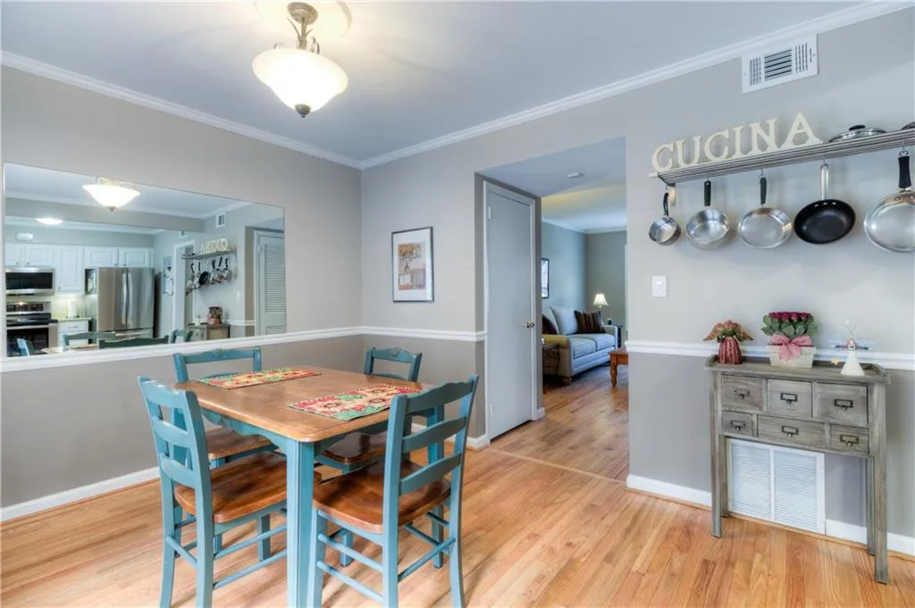 6520 Roswell Road Unit 89, Atlanta, Georgia 30328, 2 Bedrooms Bedrooms, ,1 BathroomBathrooms,Residential,Sold,6520 Roswell Road Unit 89,5918620