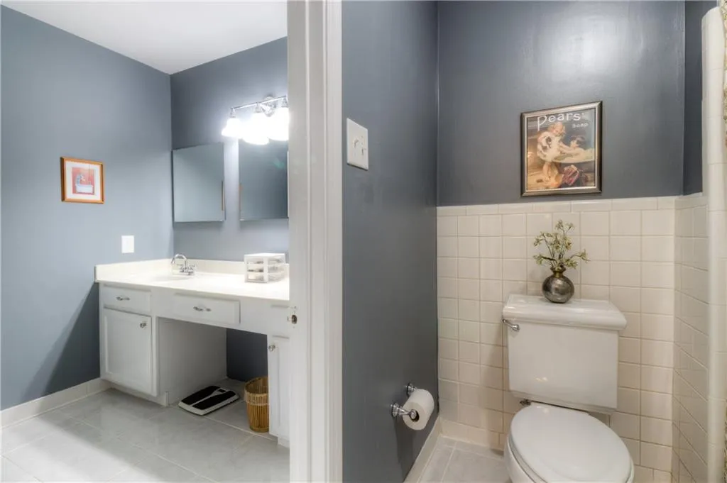 6520 Roswell Road Unit 89, Atlanta, Georgia 30328, 2 Bedrooms Bedrooms, ,1 BathroomBathrooms,Residential,Sold,6520 Roswell Road Unit 89,5918620