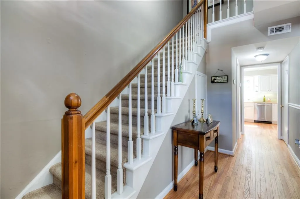 6520 Roswell Road Unit 89, Atlanta, Georgia 30328, 2 Bedrooms Bedrooms, ,1 BathroomBathrooms,Residential,Sold,6520 Roswell Road Unit 89,5918620