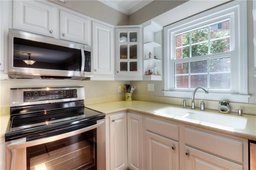 6520 Roswell Road Unit 89, Atlanta, Georgia 30328, 2 Bedrooms Bedrooms, ,1 BathroomBathrooms,Residential,Sold,6520 Roswell Road Unit 89,5918620