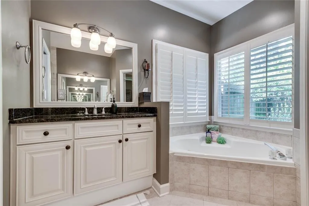 35 Westfair Court, Atlanta, Georgia 30328, 3 Bedrooms Bedrooms, ,2 BathroomsBathrooms,Residential,Sold,35 Westfair Court,6963428