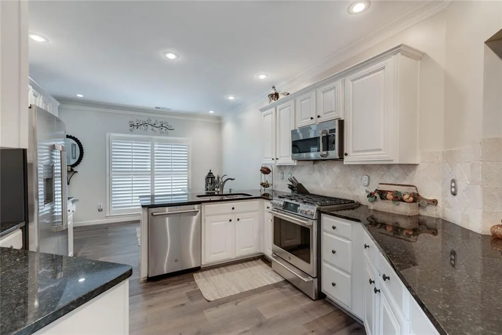 35 Westfair Court, Atlanta, Georgia 30328, 3 Bedrooms Bedrooms, ,2 BathroomsBathrooms,Residential,Sold,35 Westfair Court,6963428