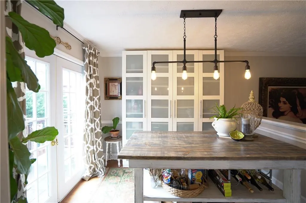 6116 Park Avenue, Sandy Springs, Georgia 30342, 3 Bedrooms Bedrooms, ,2 BathroomsBathrooms,Residential,Sold,6116 Park Avenue,6833173