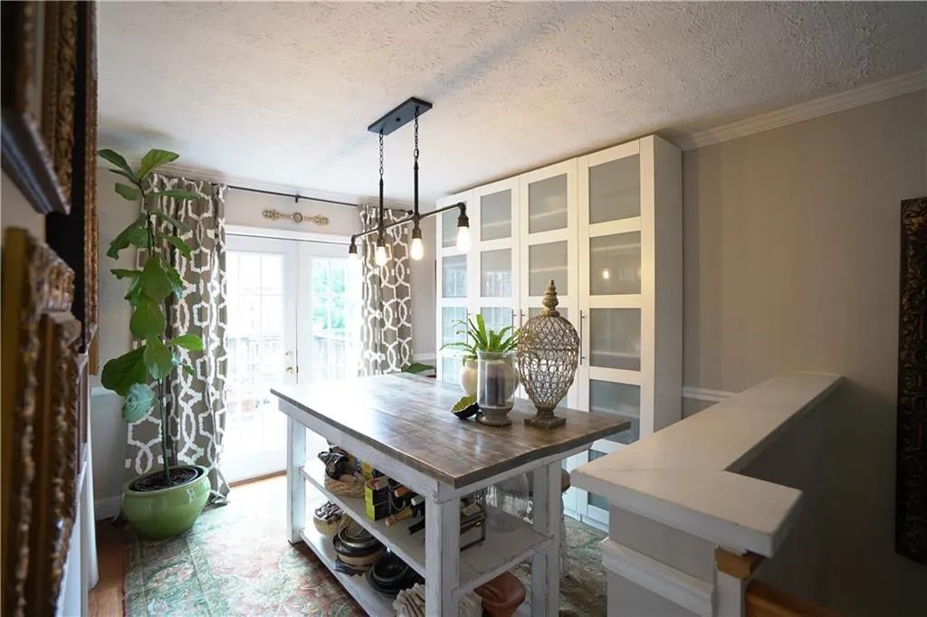 6116 Park Avenue, Sandy Springs, Georgia 30342, 3 Bedrooms Bedrooms, ,2 BathroomsBathrooms,Residential,Sold,6116 Park Avenue,6833173