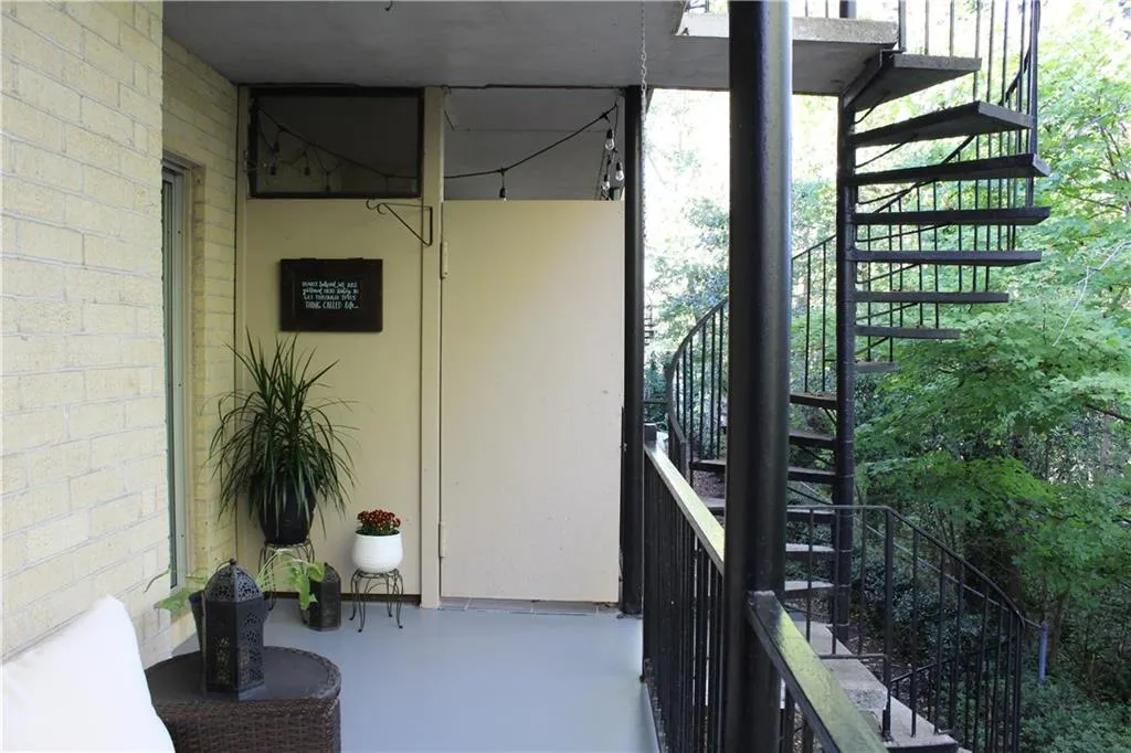 5400 Roswell Road Unit L11, Atlanta, Georgia 30342, 2 Bedrooms Bedrooms, ,2 BathroomsBathrooms,Residential,Sold,5400 Roswell Road Unit L11,6090381 5400 Roswell Road Unit L11, Atlanta, Georgia 30342, 2 Bedrooms Bedrooms, ,2 BathroomsBathrooms,Residential,Sold,5400 Roswell Road Unit L11,6090381