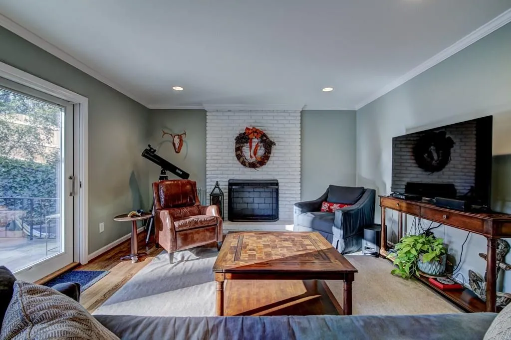 460 Mossyvale Way, Atlanta, Georgia 30328, 3 Bedrooms Bedrooms, ,2 BathroomsBathrooms,Residential,Sold,460 Mossyvale Way,5957664