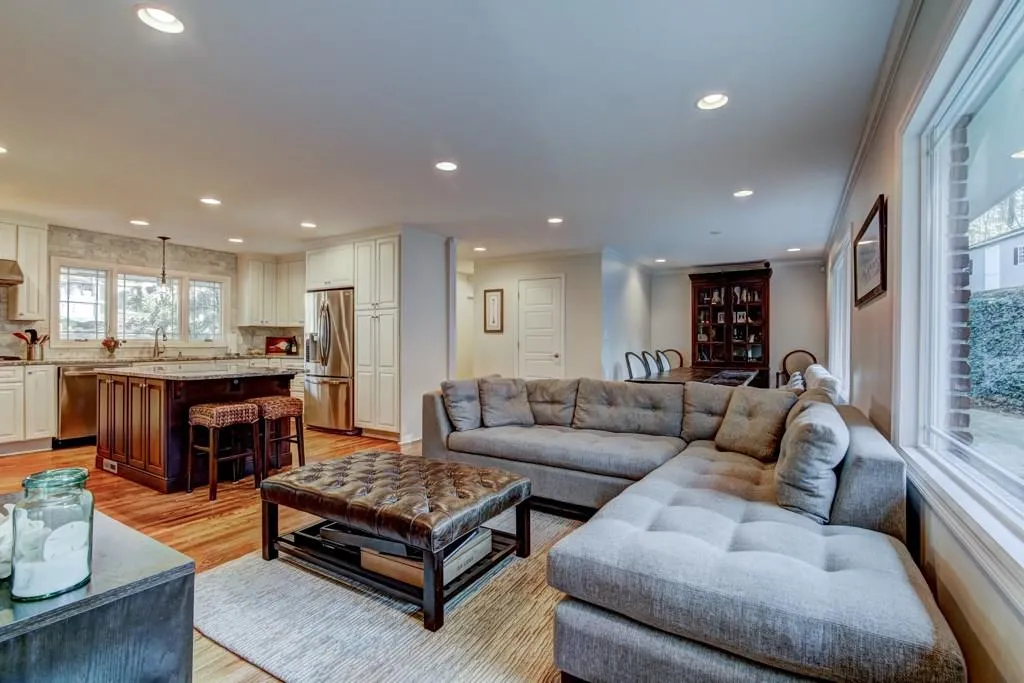 460 Mossyvale Way, Atlanta, Georgia 30328, 3 Bedrooms Bedrooms, ,2 BathroomsBathrooms,Residential,Sold,460 Mossyvale Way,5957664