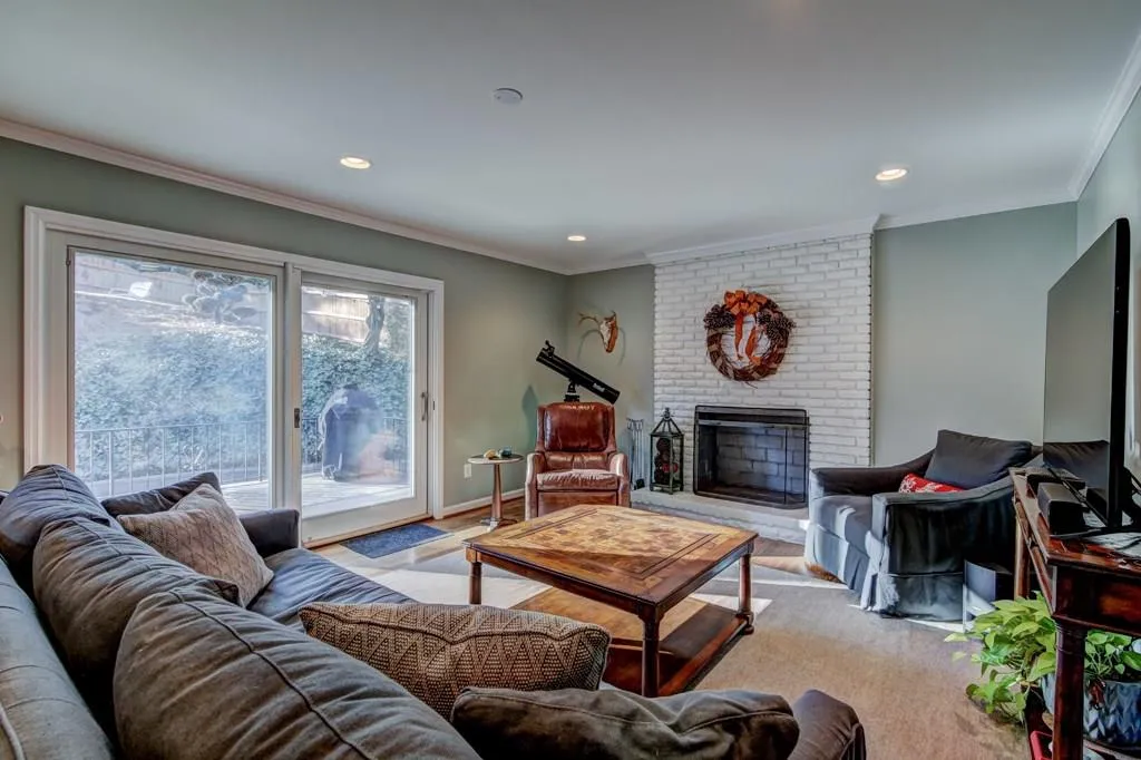 460 Mossyvale Way, Atlanta, Georgia 30328, 3 Bedrooms Bedrooms, ,2 BathroomsBathrooms,Residential,Sold,460 Mossyvale Way,5957664