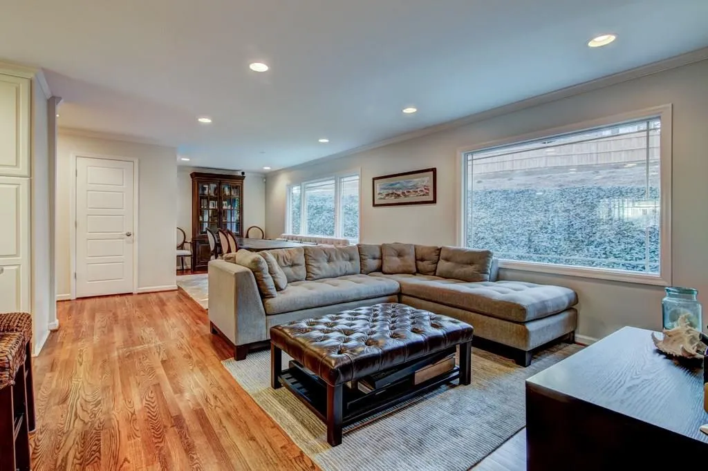 460 Mossyvale Way, Atlanta, Georgia 30328, 3 Bedrooms Bedrooms, ,2 BathroomsBathrooms,Residential,Sold,460 Mossyvale Way,5957664