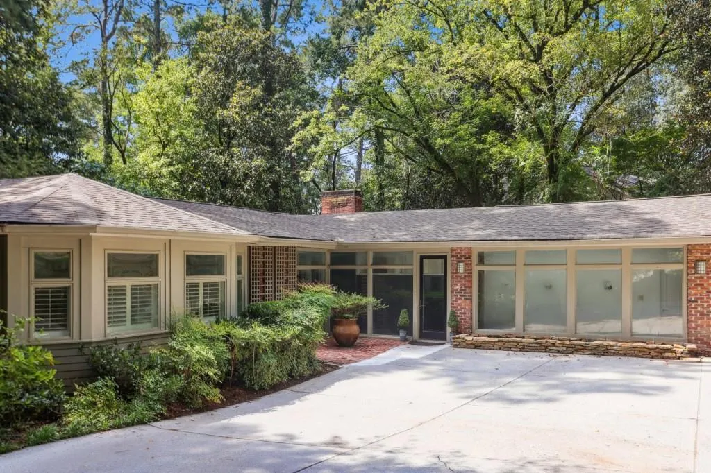 572 Hillside Drive, Atlanta, Georgia 30342, 4 Bedrooms Bedrooms, ,3 BathroomsBathrooms,Residential,Sold,572 Hillside Drive,7627392