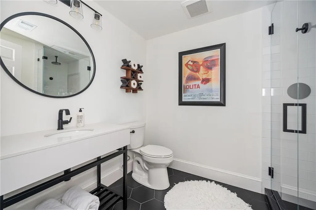 Fourth bathroom
