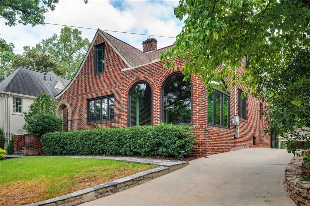 1751 N Pelham Road Ne, Atlanta, Georgia 30324, 4 Bedrooms Bedrooms, ,4 BathroomsBathrooms,Residential,For Sale,1751 N Pelham Road Ne,7623691