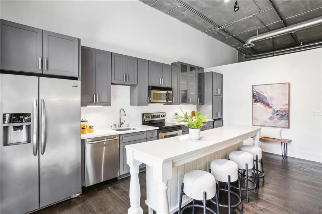 6105 Blue Stone Road Unit 209, Atlanta, Georgia 30328, 2 Bedrooms Bedrooms, ,2 BathroomsBathrooms,Residential,Sold,6105 Blue Stone Road Unit 209,7391433