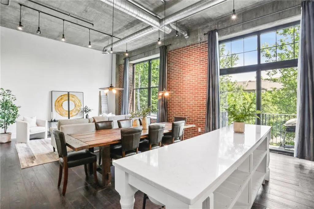 6105 Blue Stone Road Unit 209, Atlanta, Georgia 30328, 2 Bedrooms Bedrooms, ,2 BathroomsBathrooms,Residential,Sold,6105 Blue Stone Road Unit 209,7391433