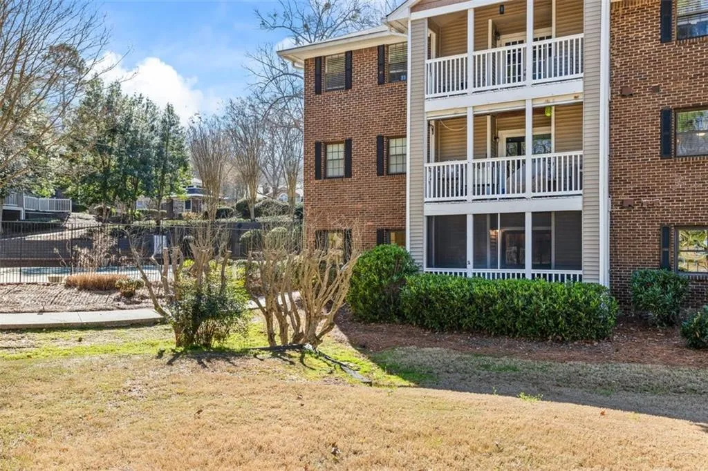 706 Barrington Hills Drive, Atlanta, Georgia 30350, 2 Bedrooms Bedrooms, ,2 BathroomsBathrooms,Residential,Sold,706 Barrington Hills Drive,7546337