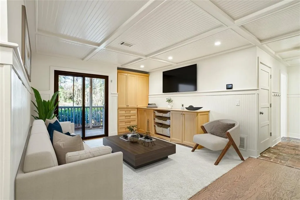 706 Barrington Hills Drive, Atlanta, Georgia 30350, 2 Bedrooms Bedrooms, ,2 BathroomsBathrooms,Residential,Sold,706 Barrington Hills Drive,7546337