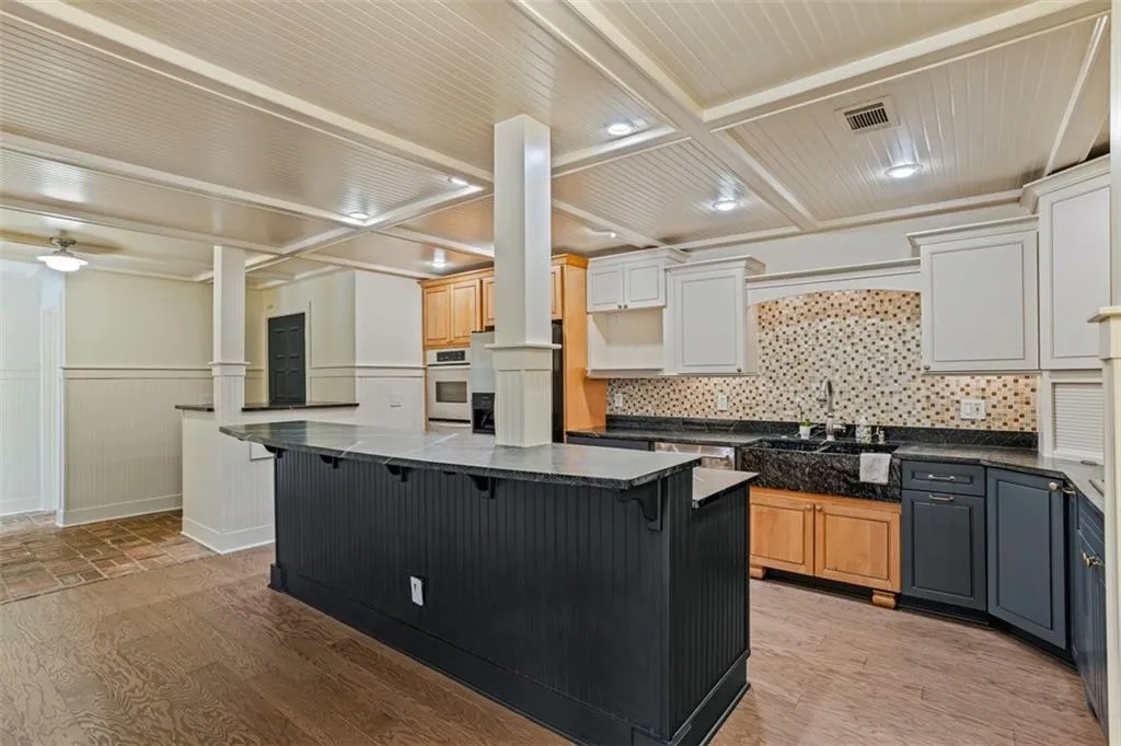 706 Barrington Hills Drive, Atlanta, Georgia 30350, 2 Bedrooms Bedrooms, ,2 BathroomsBathrooms,Residential,Sold,706 Barrington Hills Drive,7546337