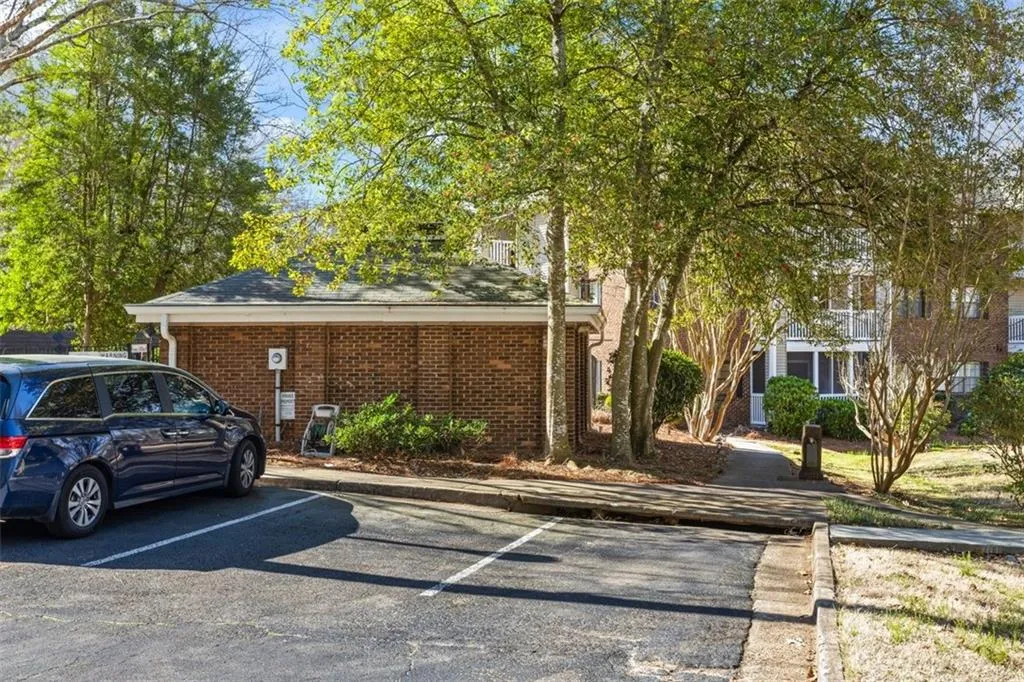 706 Barrington Hills Drive, Atlanta, Georgia 30350, 2 Bedrooms Bedrooms, ,2 BathroomsBathrooms,Residential,Sold,706 Barrington Hills Drive,7546337