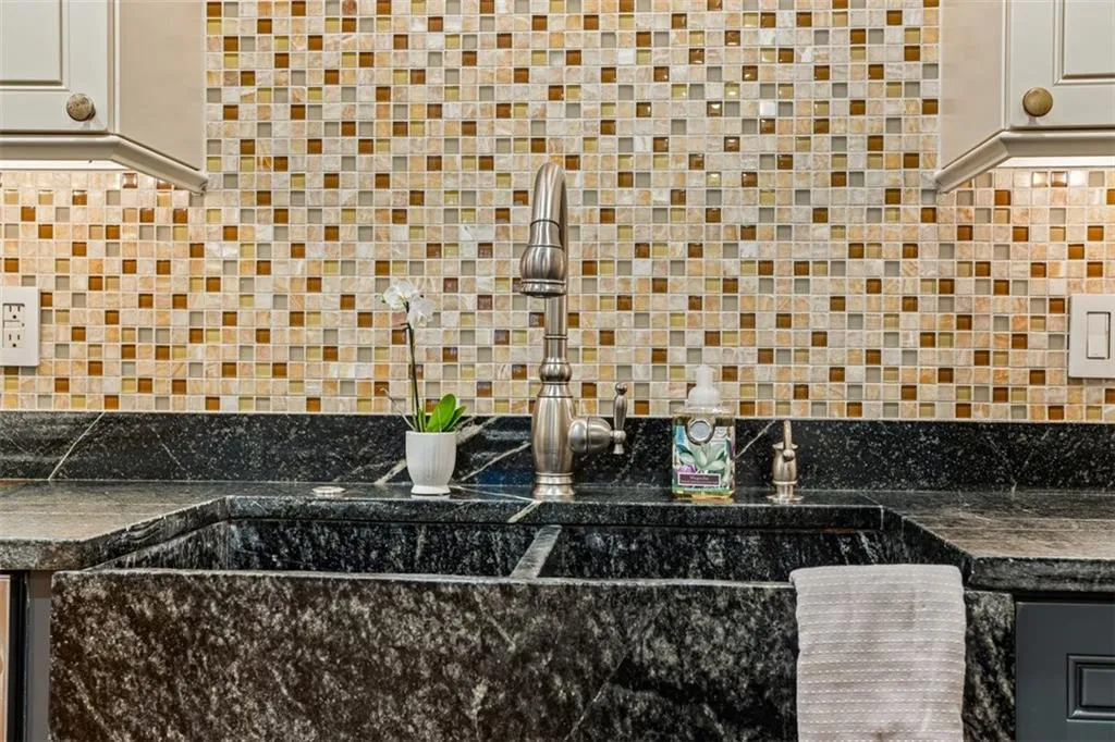 706 Barrington Hills Drive, Atlanta, Georgia 30350, 2 Bedrooms Bedrooms, ,2 BathroomsBathrooms,Residential,Sold,706 Barrington Hills Drive,7546337