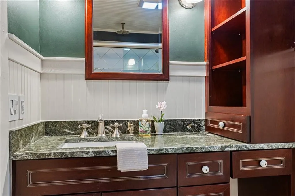 706 Barrington Hills Drive, Atlanta, Georgia 30350, 2 Bedrooms Bedrooms, ,2 BathroomsBathrooms,Residential,Sold,706 Barrington Hills Drive,7546337