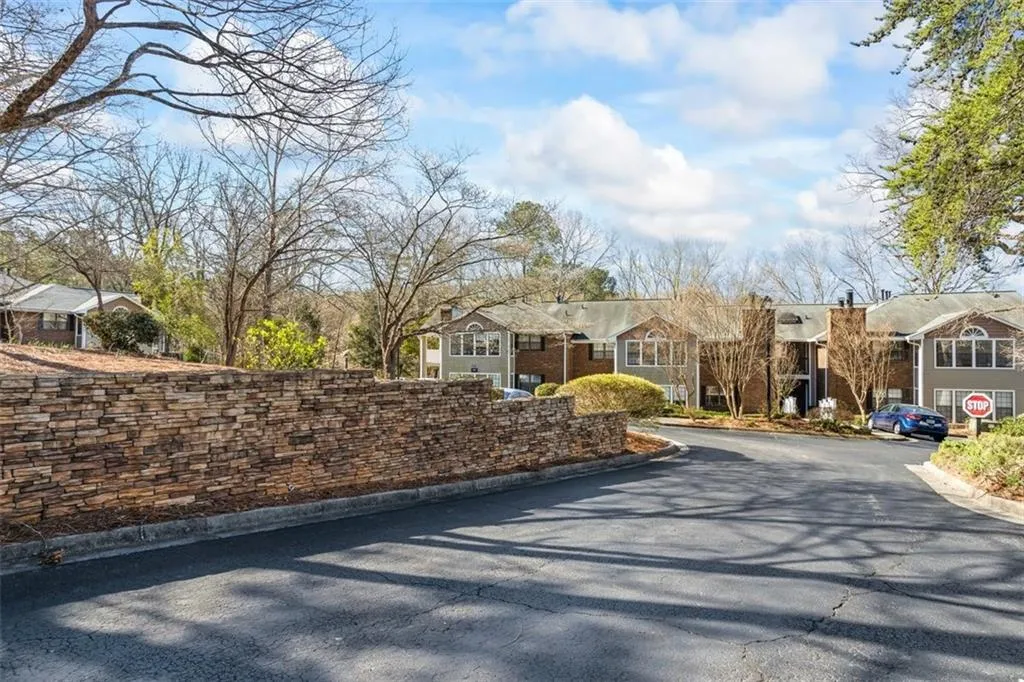 706 Barrington Hills Drive, Atlanta, Georgia 30350, 2 Bedrooms Bedrooms, ,2 BathroomsBathrooms,Residential,Sold,706 Barrington Hills Drive,7546337