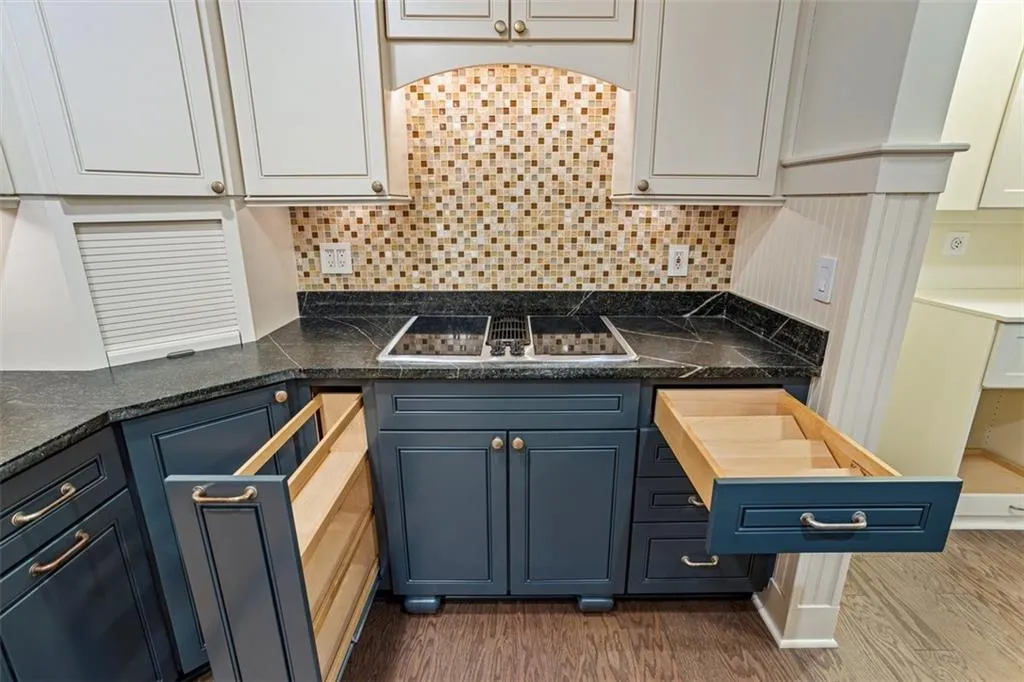 706 Barrington Hills Drive, Atlanta, Georgia 30350, 2 Bedrooms Bedrooms, ,2 BathroomsBathrooms,Residential,Sold,706 Barrington Hills Drive,7546337